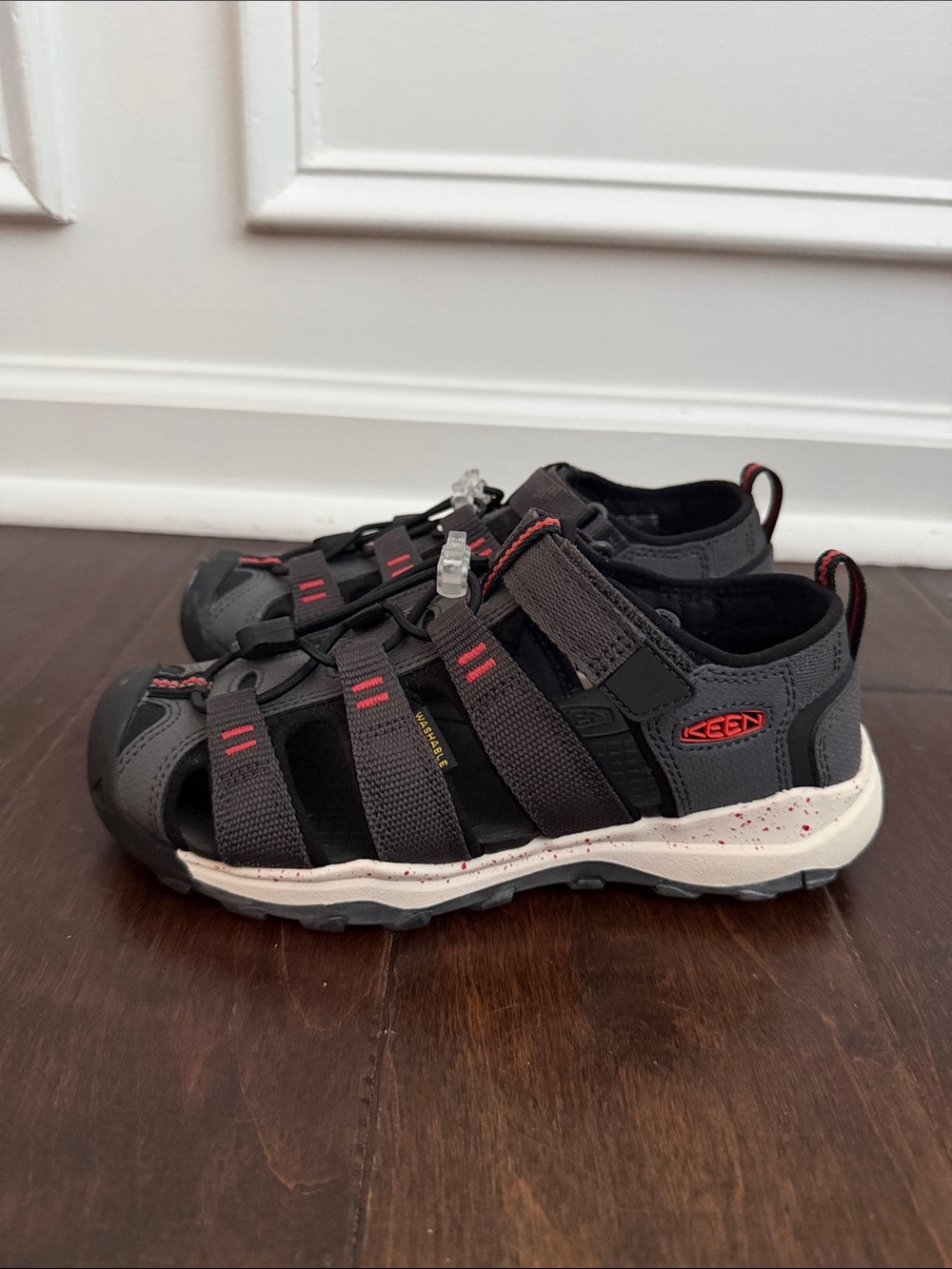 Keen Newport NEO H2 Youth Sandals Sz 2 Magnet Hook & Loop Lace-Lock Bungee